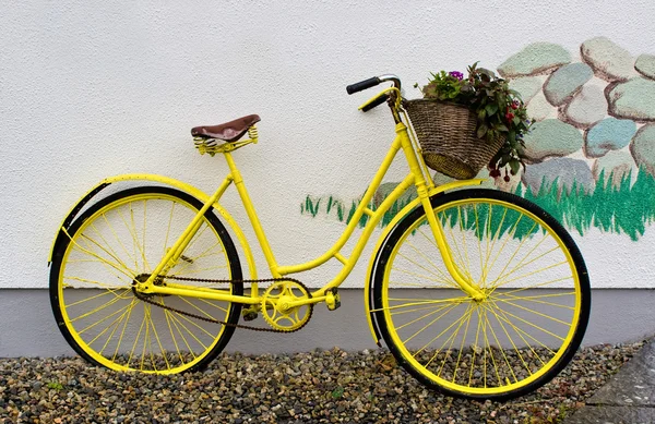 Geel fiets — Stockfoto