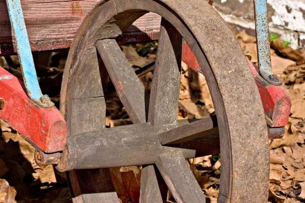 Old wheelbarrow wheel — Stock Photo, Image