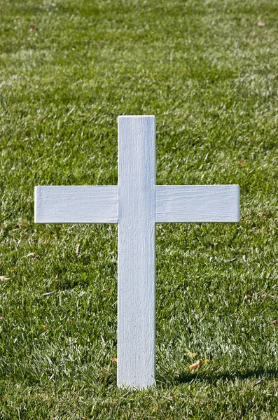 Biały krzyż chrześcijański — Zdjęcie stockowe