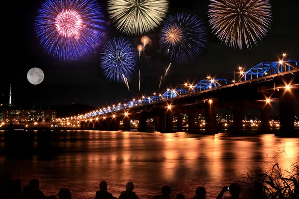 Spettacolari fuochi d'artificio al fiume Han — Foto Stock