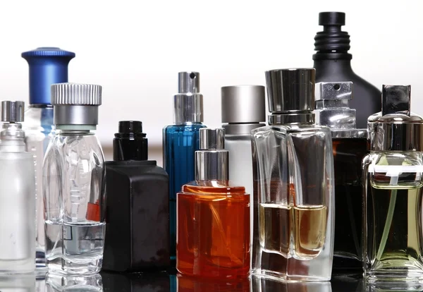 Frascos de perfume y fragancias —  Fotos de Stock