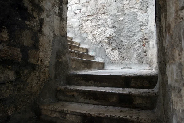 Taş merdivenle — Stok fotoğraf