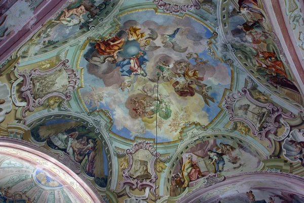 教堂的天花板上的壁画 — 图库照片