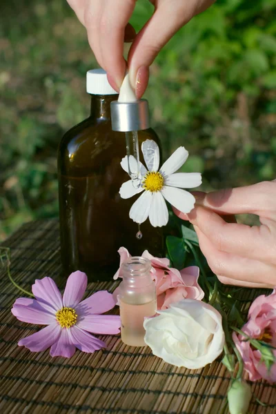 Λουλούδι αιθέριο έλαιο και βάμμα — Φωτογραφία Αρχείου