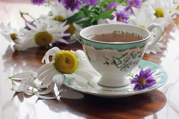 Té y flores — Foto de Stock