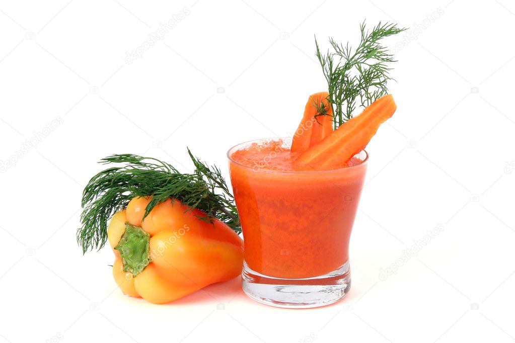 Vegetable juice with carrot and pepper
