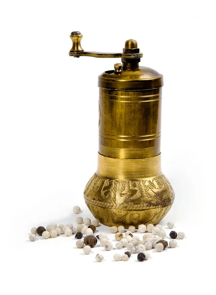 Pepper grinder and peppercorn — Zdjęcie stockowe