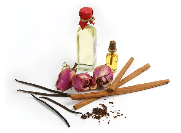 Kruiden en specerijen voor aroma-olie — Stockfoto