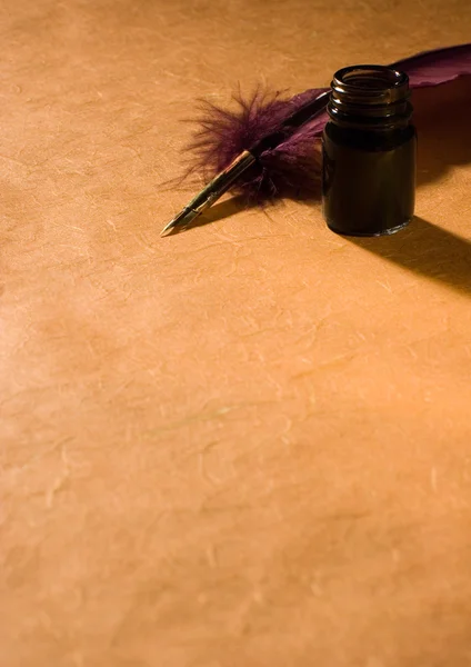 Quill, inkwell and place for letter — Stock Photo, Image