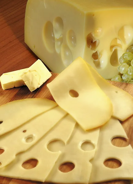 Sýr, máslo a hrozny — Stock fotografie