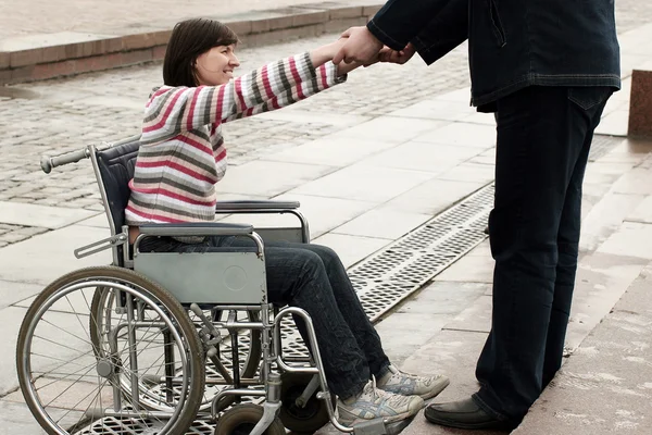 Aiuta gli invalidi — Foto Stock