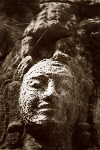 Antike Basreliefs im Angkor Bottich — Stockfoto