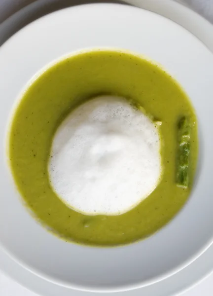 Bowl of pea green soup macro — Stock Photo, Image