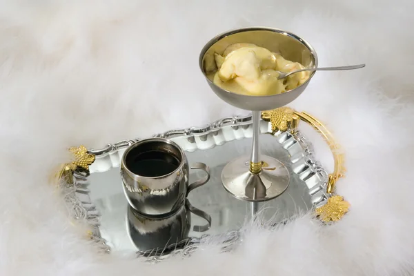 Morning coffee and ice-cream on a tray — Stock Photo, Image