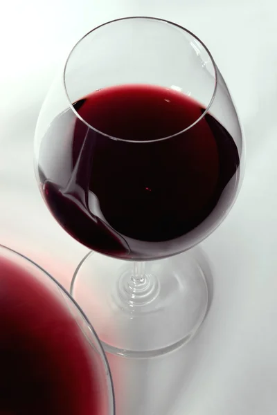 デカンターのワインとのガラス — ストック写真