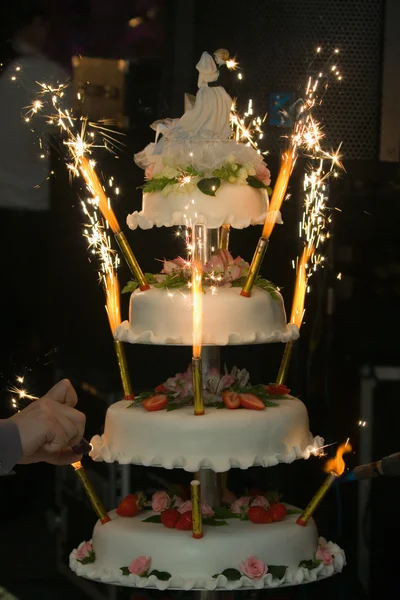 Sparkling wedding cake — Stock Photo, Image