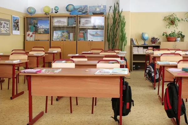 Sala de aula vazia no ensino fundamental — Fotografia de Stock