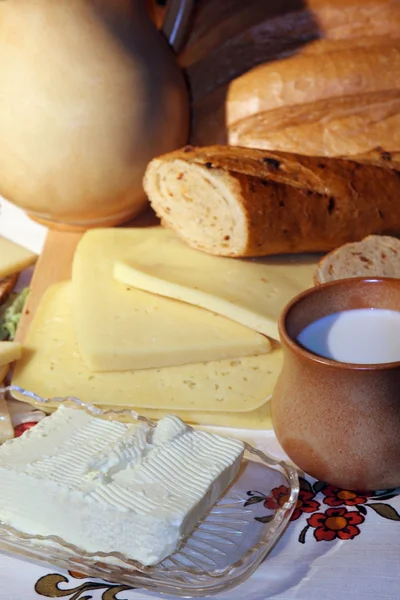 Chléb, máslo, sýr a mléko — Stock fotografie