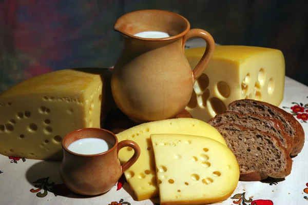 Sýr, mléko a chléb — Stock fotografie