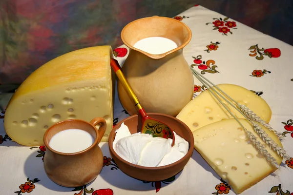 Zakysaná smetana, sýr a mléko — Stock fotografie