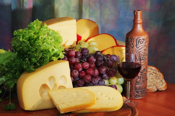 チーズ、ブドウおよびワイン. — ストック写真