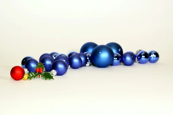 Montones de bolas azules de Navidad Fotos De Stock