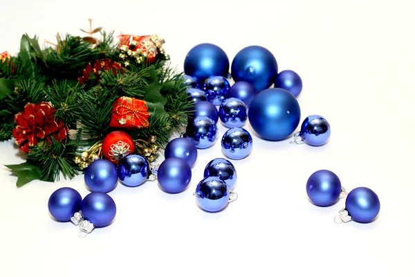 Massor av blå julgranskulor — Stockfoto