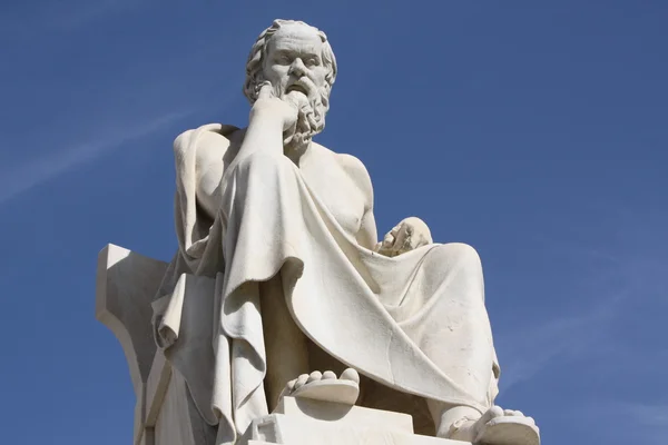 Статуя Сократа в Афинах — стоковое фото