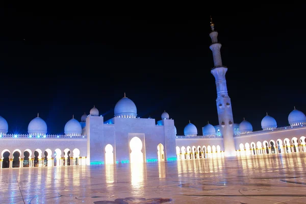 Шейх Заид мечеть в Абу-Даби, уэ — стоковое фото