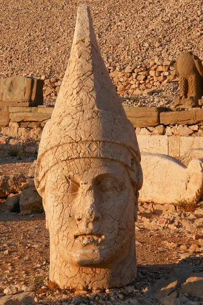 Huvuden av statyer på mount nemrut Turkiet — Stockfoto