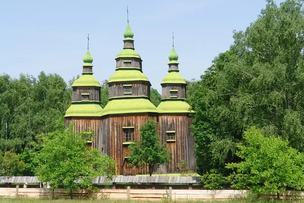 Oude houten kerk in Oekraïne — Stockfoto