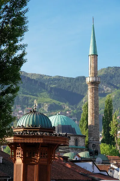 Historical fount and Mosque in Sarajevo — Zdjęcie stockowe