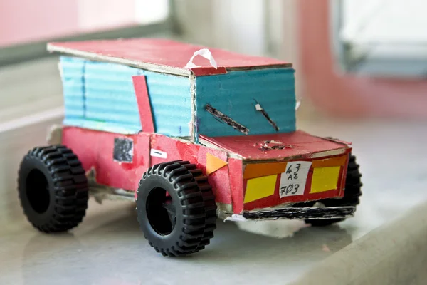 Brinquedo de carro de desenho animado artesanal — Fotografia de Stock
