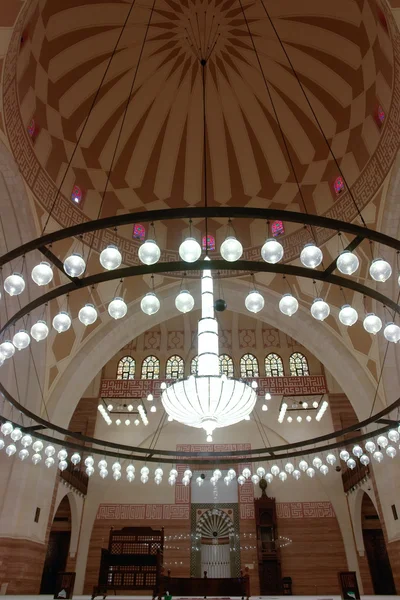 Binnenkant van de grote moskee in Bahrein (Bahrain) — Stockfoto