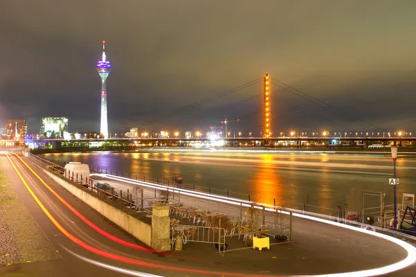 Düsseldorf - Niemcy noc scena — Zdjęcie stockowe