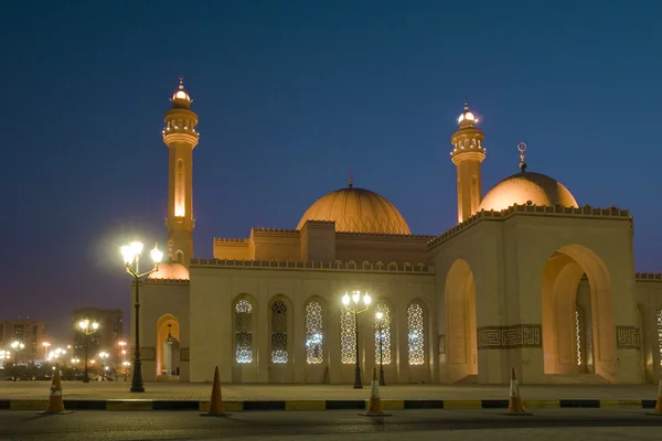 Большая мечеть Аль-Фатех в Бахрейне - ночь — стоковое фото