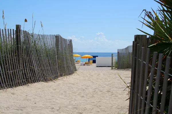Entrance to the beach — Stock Photo, Image