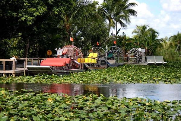 Everglades üzerinde airboats — Stok fotoğraf