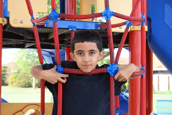 Criança hispânica no parque infantil Imagens De Bancos De Imagens Sem Royalties