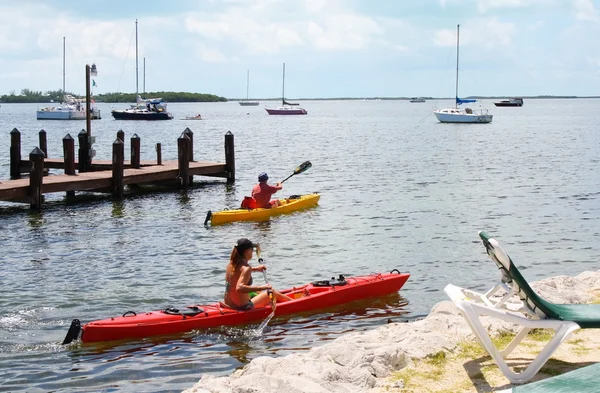 Kayaks in the bay — Stock Photo, Image