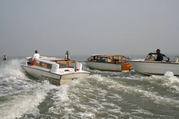 Taxis nautiques en Venise — Photo