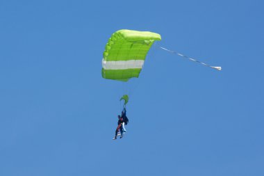 Green parachute clipart