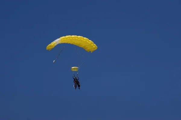 Gele parachute — Stockfoto