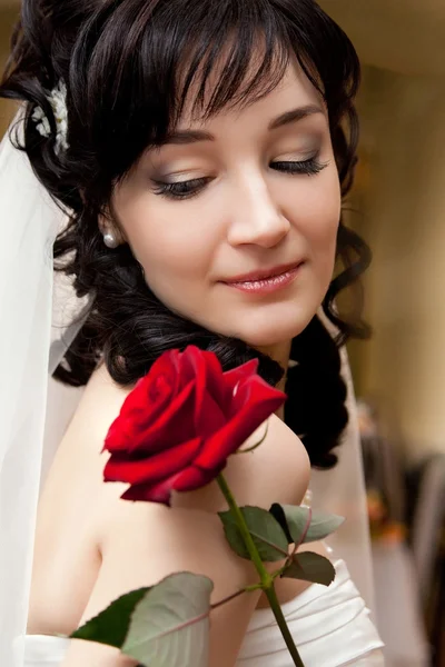 Νύφη με ένα τριαντάφυλλο — Φωτογραφία Αρχείου