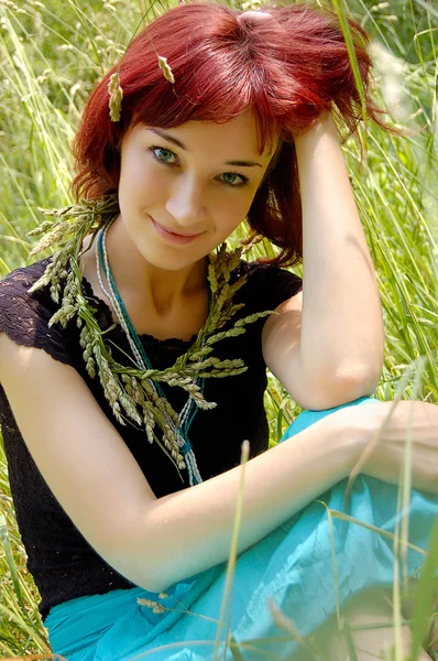 Flicka med rött hår — Stockfoto