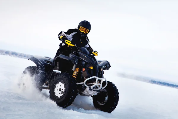 Quadbike。冬のシーズン — ストック写真