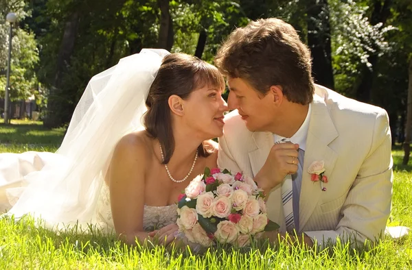 De bruidegom en de bruid — Stockfoto