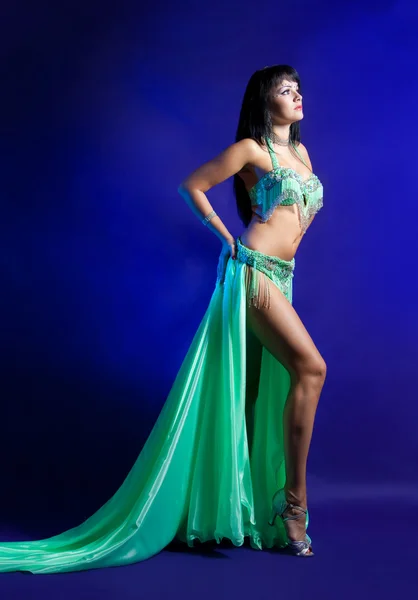 아름 다운 여자입니다. 벨 리 댄서. — 스톡 사진