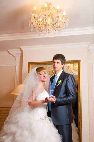Feliz casal recém-casado — Fotografia de Stock