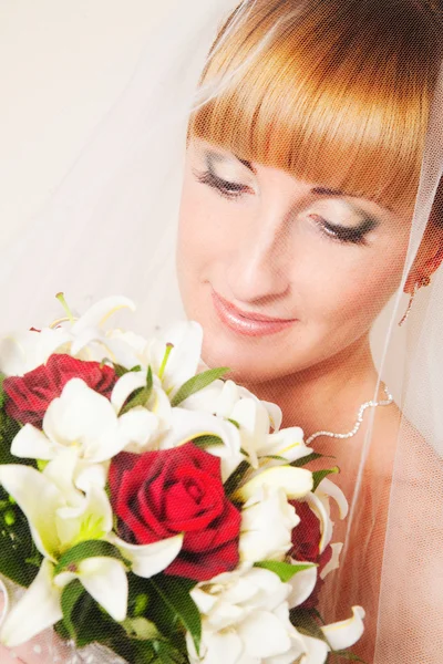Portret van jonge bruid — Stockfoto